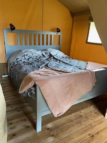 Safaritent Geitje Met Privé Sanitair Tente de luxe Nistelrode